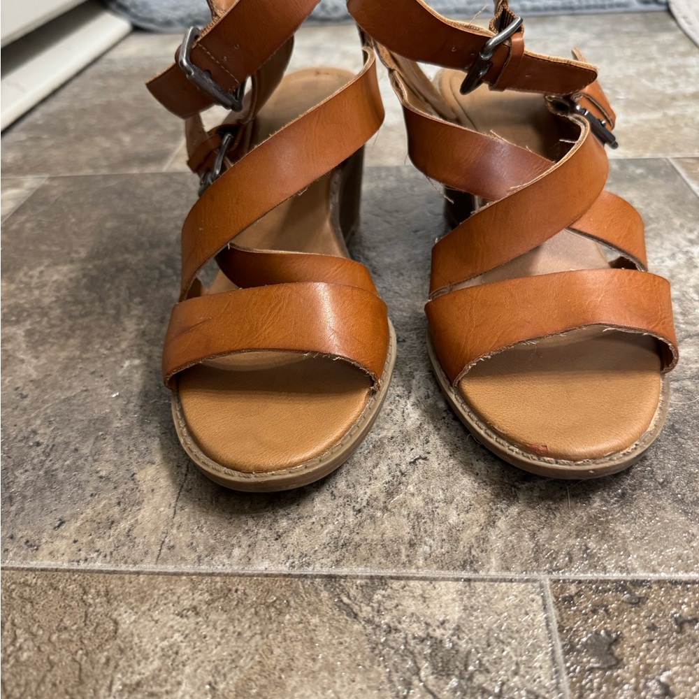 14th & Union Brown Strappy Sandals